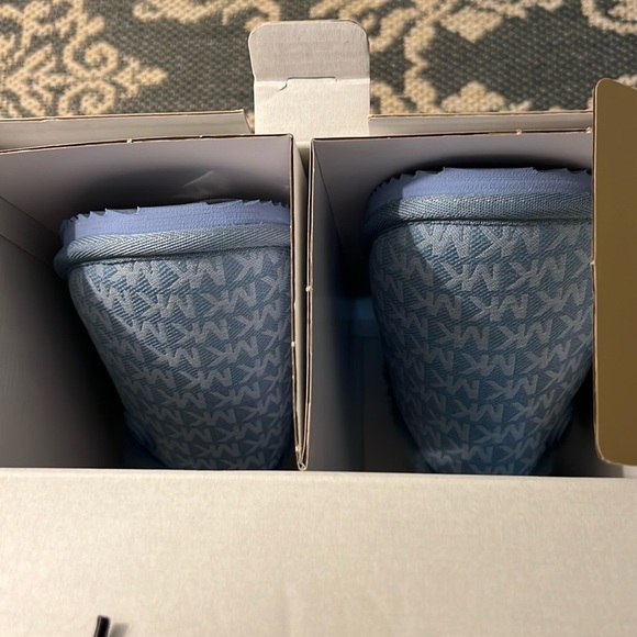 New in Box Michael Kors Janis Slipper - Picture 2 of 13